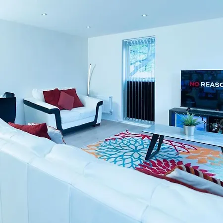 Luxury Ground Floor 2 Bedroom Free Wifi & Parking Apartment Sheffield